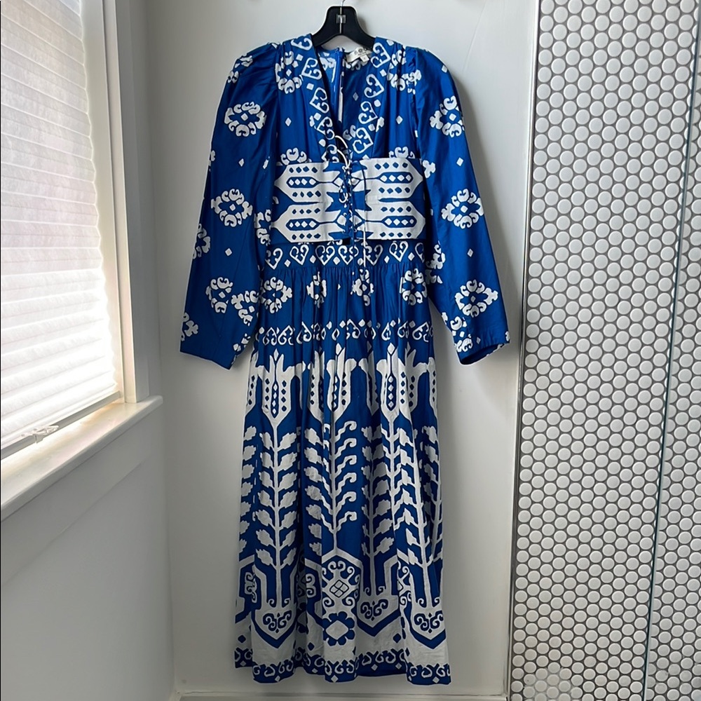 Blue and White Patterned Dress - Picture 2 of 3